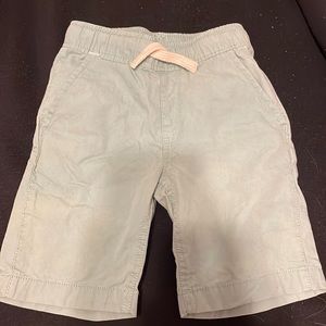 Boys shorts. Light green.